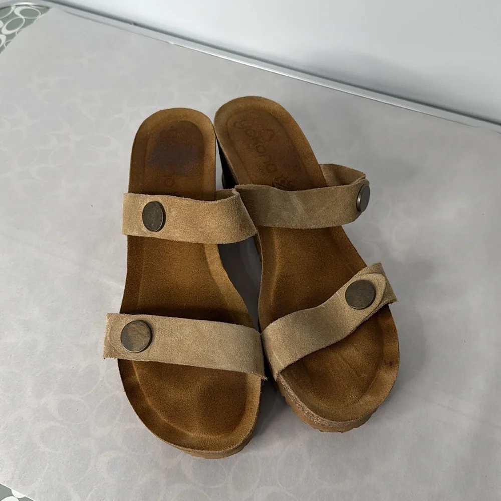 Yokono Tan Wedge Sandals Size 8